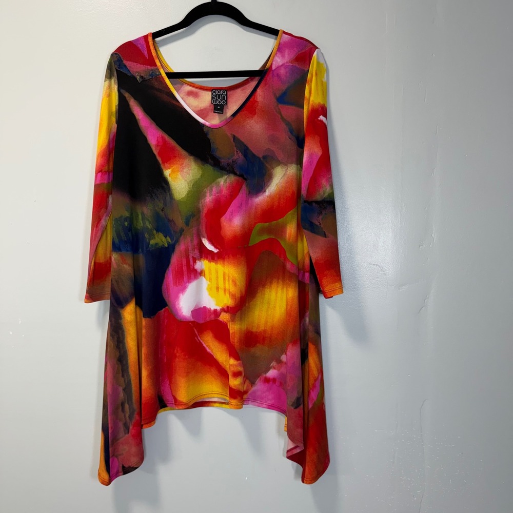 Clara Sunwoo Abstract Floral Sharkbite Tunic Top V-Neck 3/4 Sleeve Multi-Color M